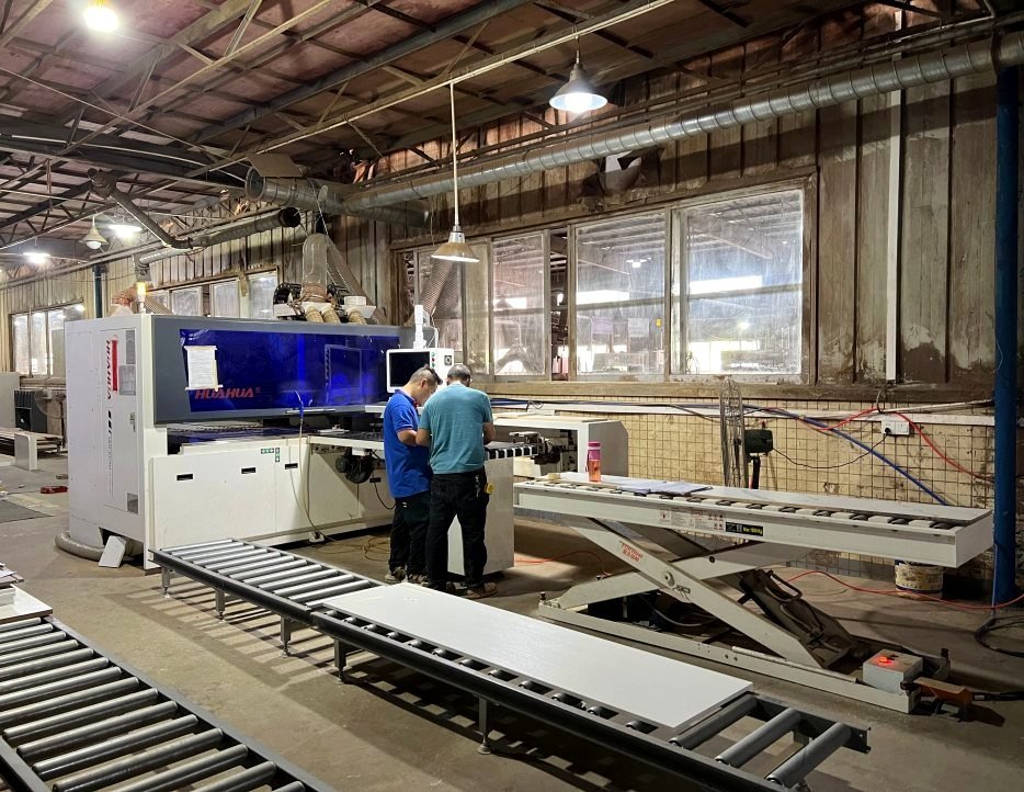 Dual-station CNC engraving and cutting machine