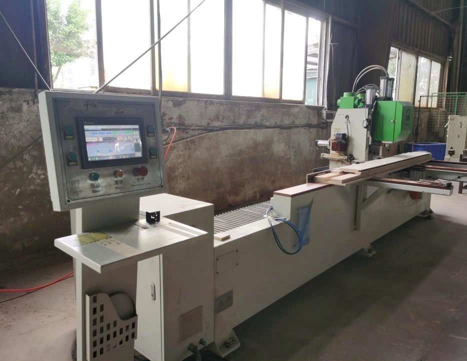 Automatic PUR edge banding machine